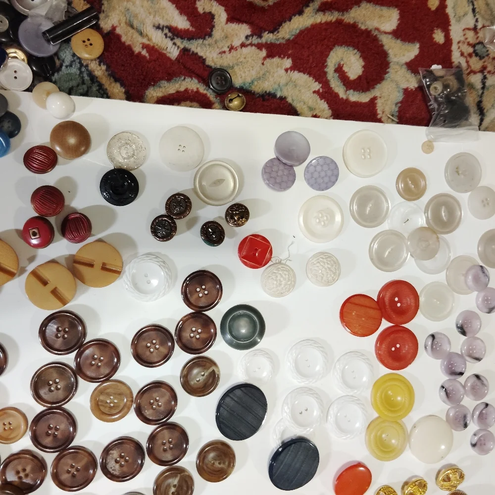 Assorted Button Collection - Picture 5 of 15
